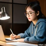경매사 시험 준비를 위한 온라인 강의 추천 - A modern online learning environment showing a young Japanese adult woman studying comfortably at ho...